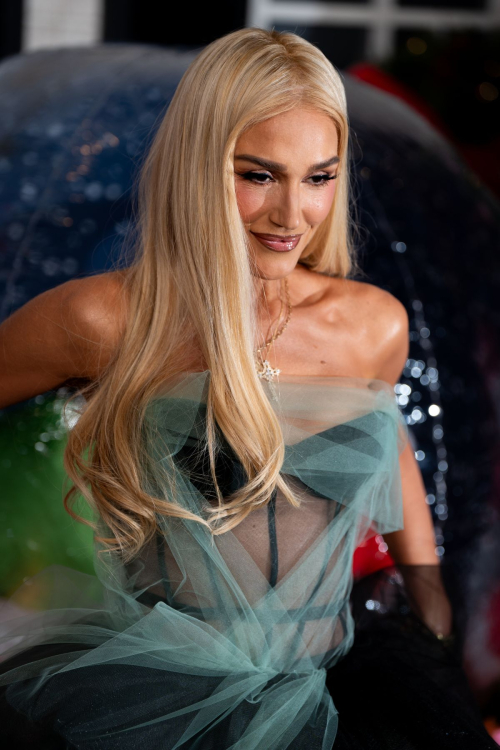 Gwen Stefani at Oh What Fun Premiere in New York City, December 2025 5