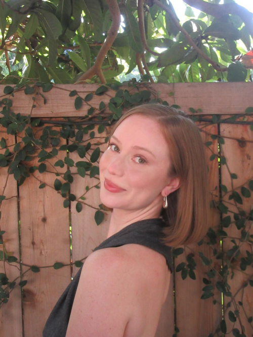 Hannah Einbinder Instagram Photos and Video, December 2025 1