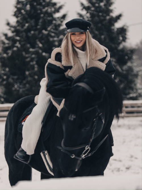 Ilona Arsentieva Shares Instagram Photo Highlights, November 2025 12