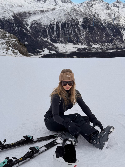 Ilona Arsentieva Shares Instagram Photo Highlights, November 2025 17