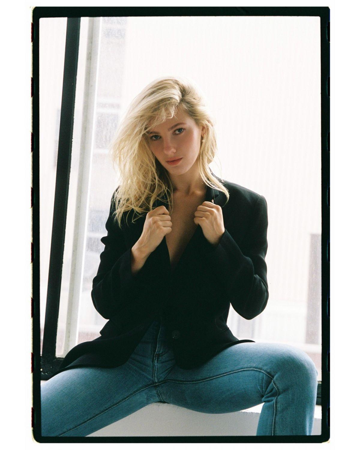 Jemima C Robinson Shares Instagram Style Update, December 2025 6