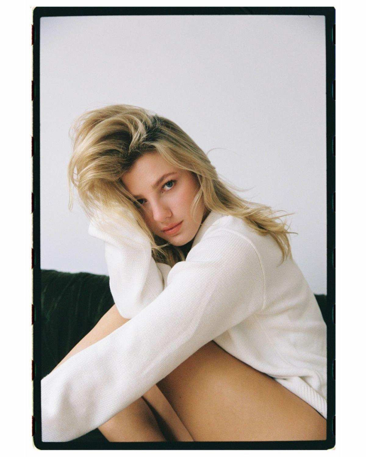 Jemima C Robinson Shares Instagram Style Update, December 2025 8