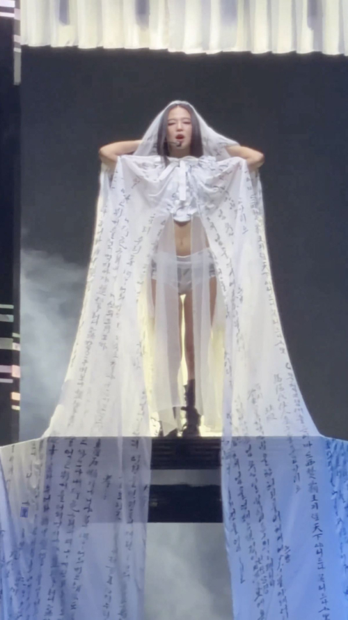 Jennie Performs Live at Melon Music Awards 2025 1