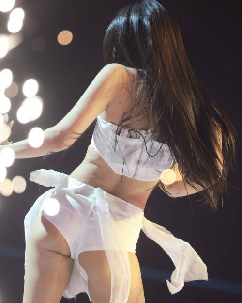 Jennie Performs Live at Melon Music Awards 2025 4