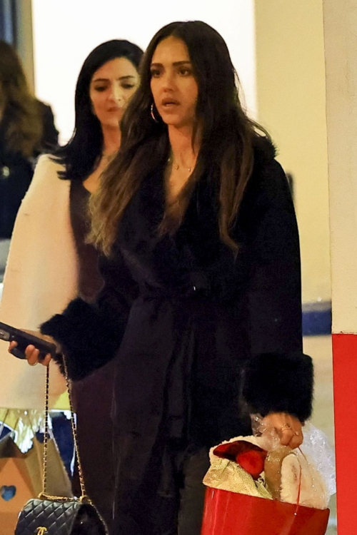 Jessica Alba Leaves E Baldi Restaurant in Beverly Hills, December 2025 1