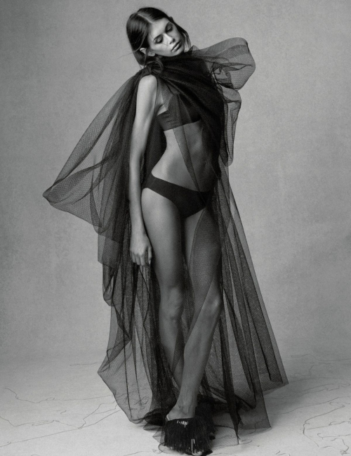 Kaia Gerber in W Magazine Art Issue, December 2025 4