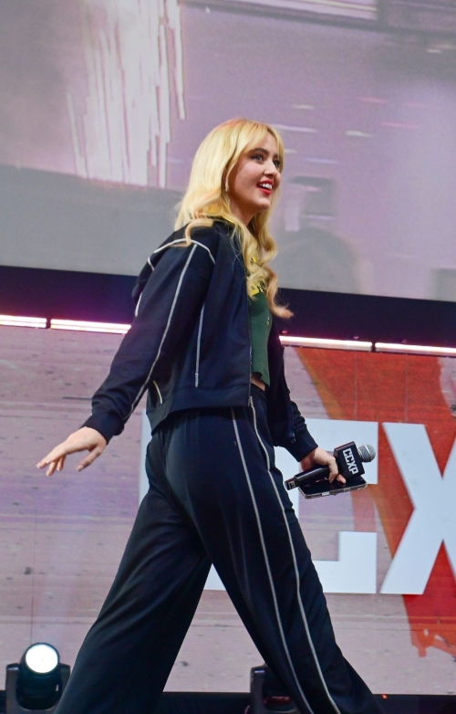 Kathryn Newton Makes Appearance at CCXP in Sao Paulo, December 2025 3