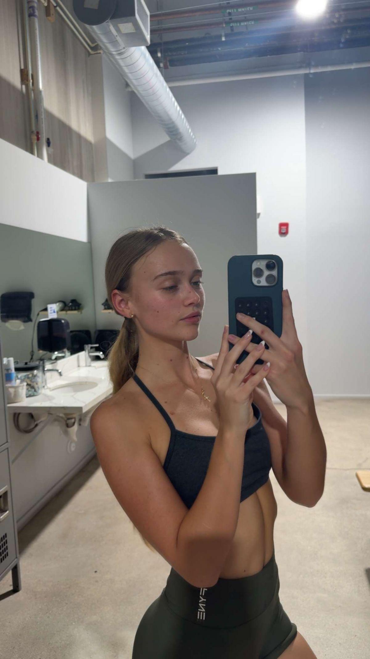 Kyla Dodds Instagram Photos, December 2025 4