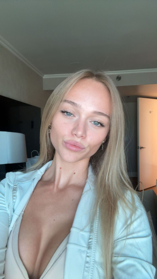 Kyla Dodds Shares Fresh Instagram Photos, December 2025 6