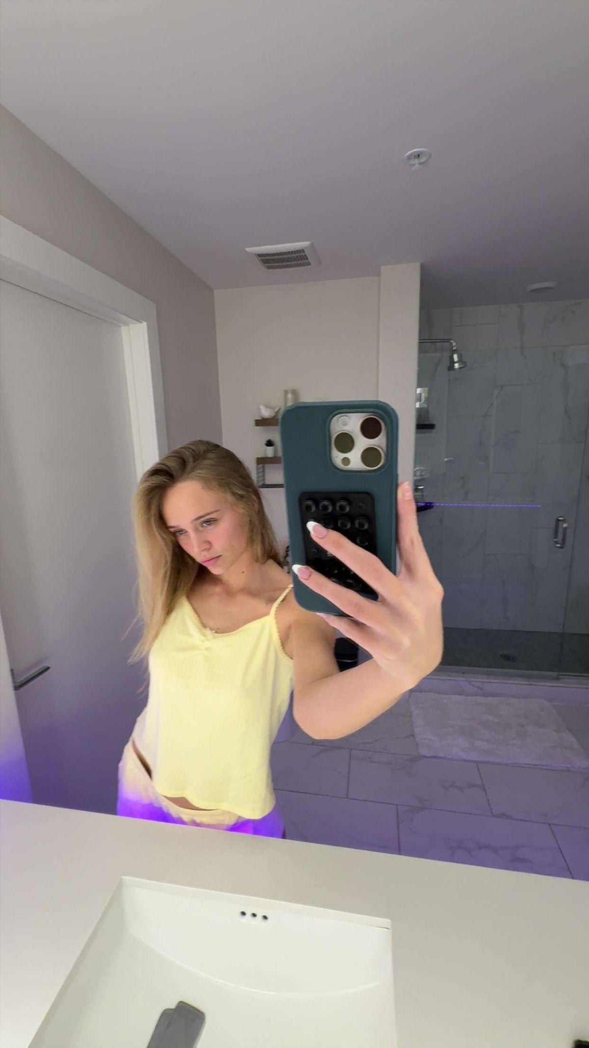 Kyla Dodds Shares New Instagram Photos, December 2025 4