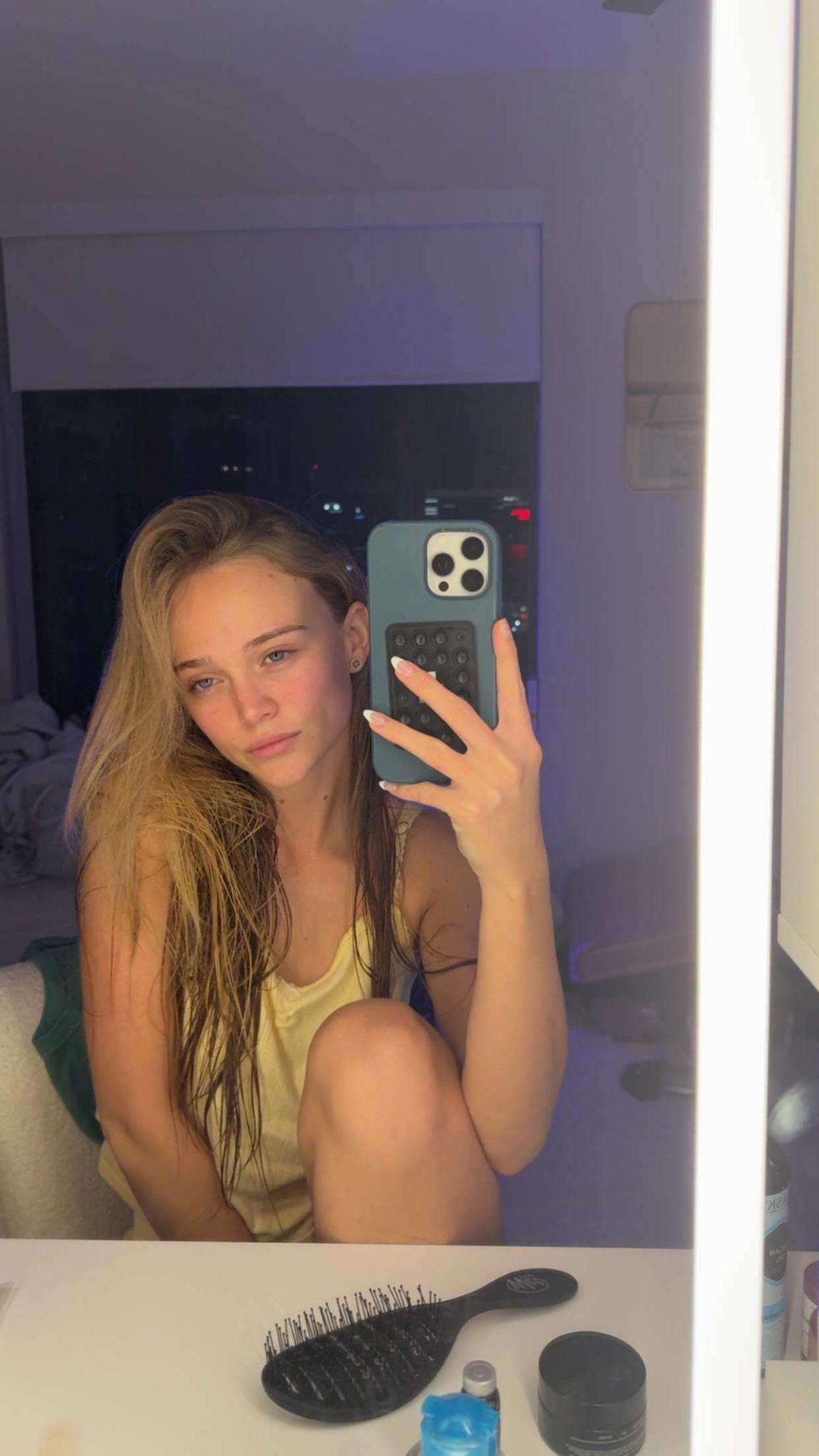 Kyla Dodds Shares New Instagram Photos, December 2025 6