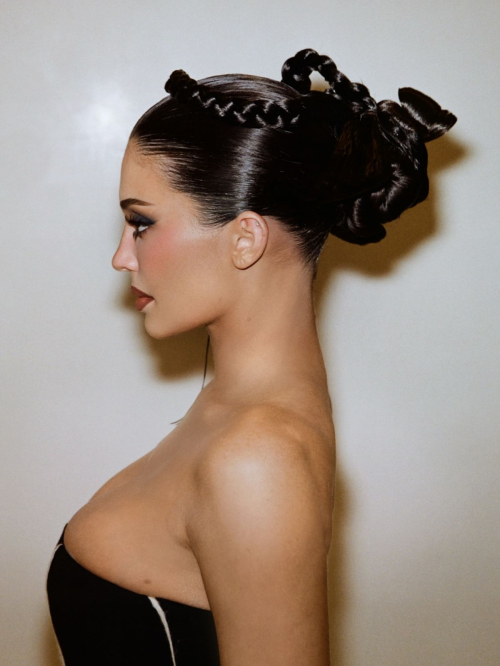 Kylie Jenner Shares Holiday Instagram Looks, December 2025 5