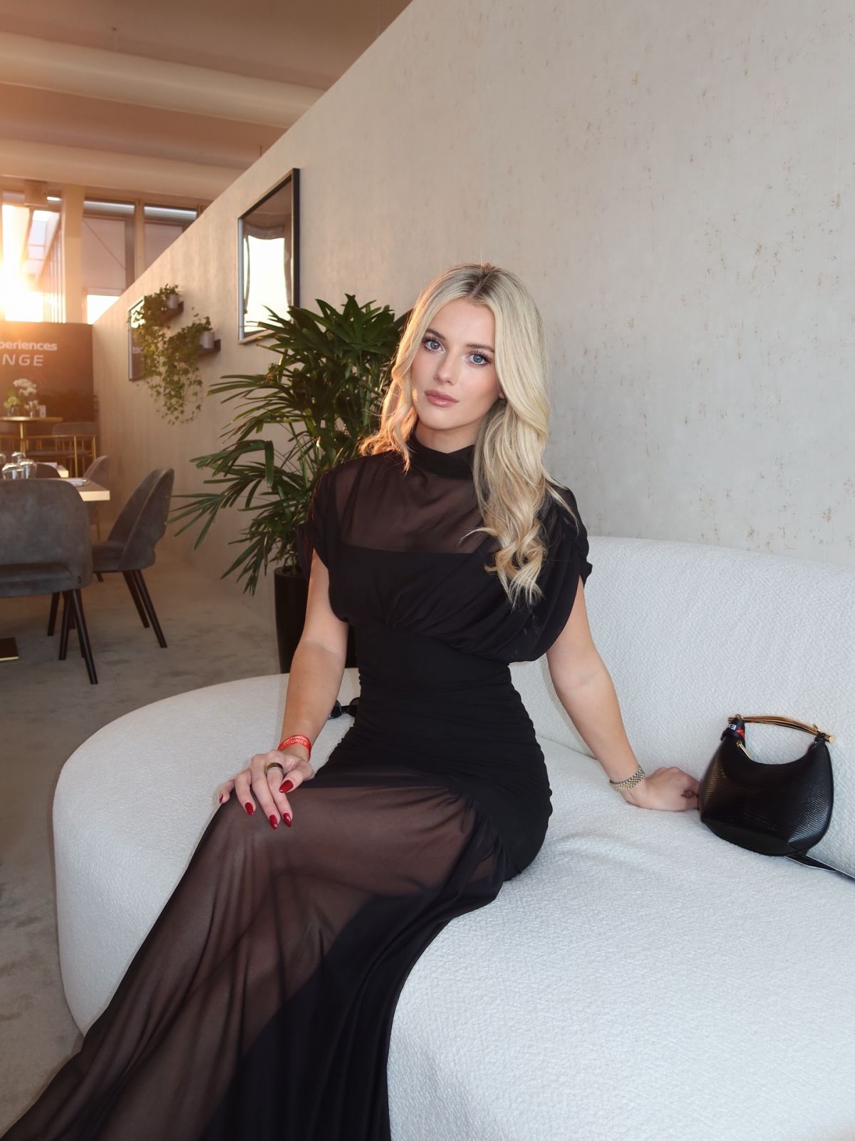 Lindsay Brewer Releases Latest Instagram Photos, December 2025