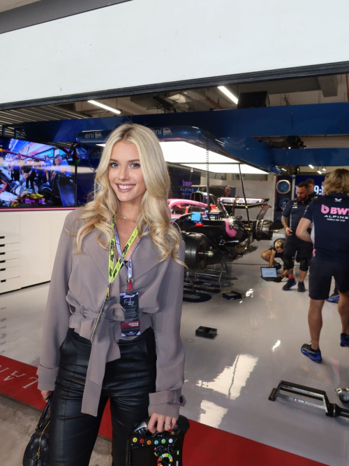 Lindsay Brewer Releases Latest Instagram Photos, December 2025 2