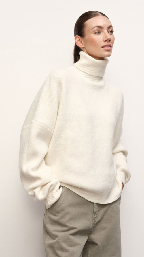 Lorena Rae Posts Fresh Instagram Photos, December 2025 7