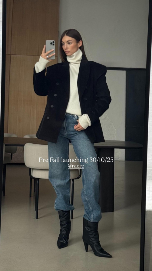 Lorena Rae Posts Fresh Instagram Photos, December 2025 8