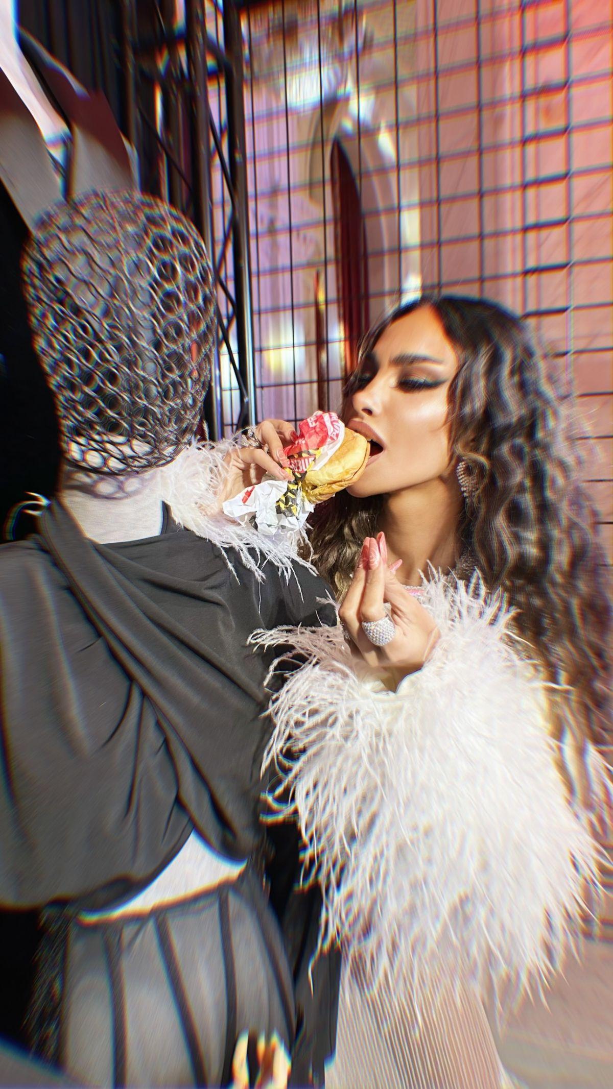 Madalina Ghenea Shares Fresh Instagram Photos, December 2025 1