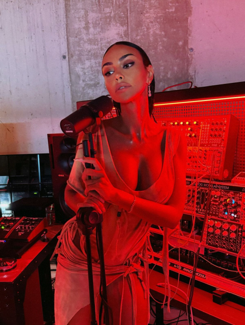 Madalina Ghenea Stuns in Latest Instagram Pictures, December 2025