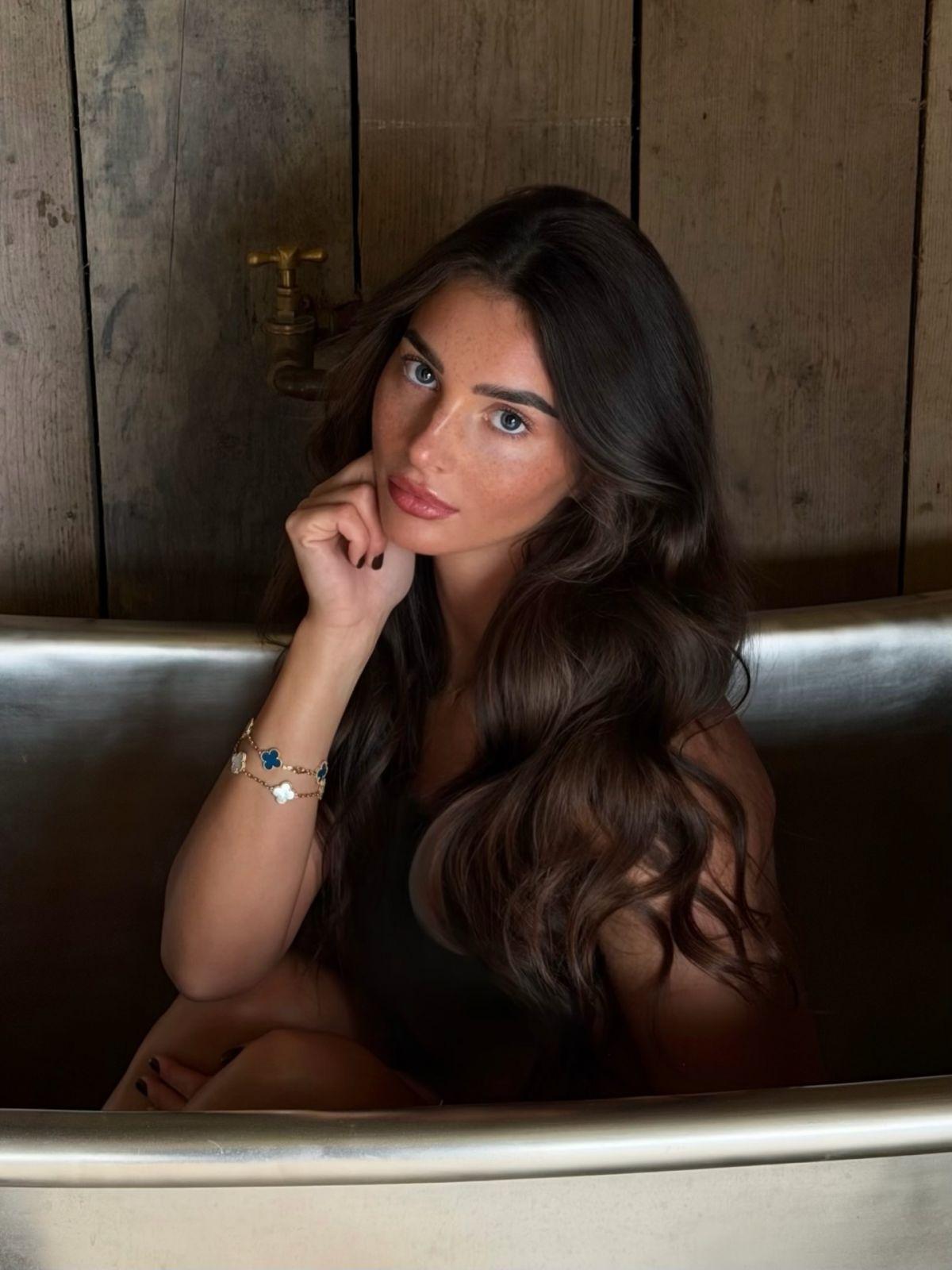 Maddy Cheary Shares New Instagram Photos, December 2025 4