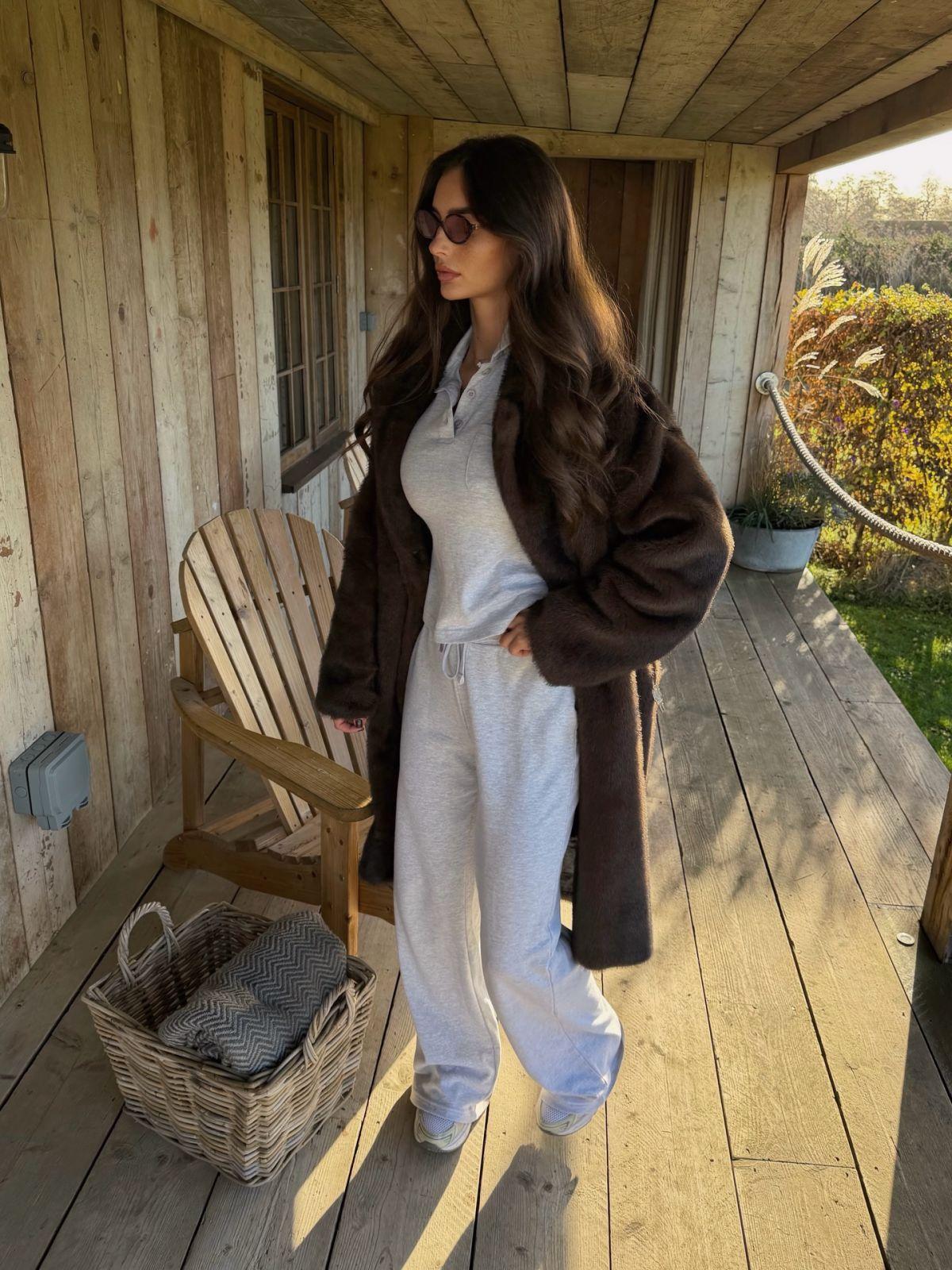 Maddy Cheary Shares New Instagram Photos, December 2025 5