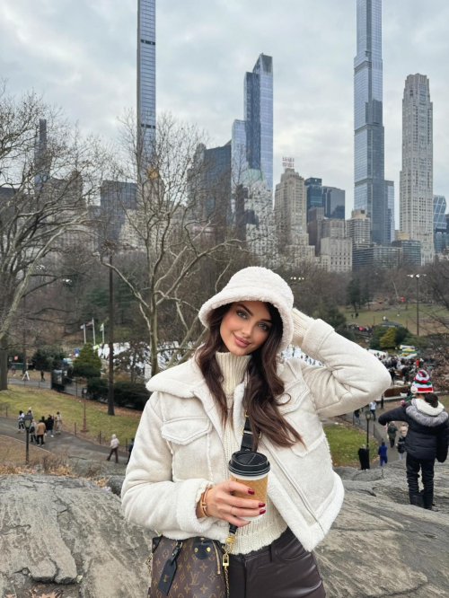 Mahlagha Jaberi Latest Instagram Photos, December 2025 20