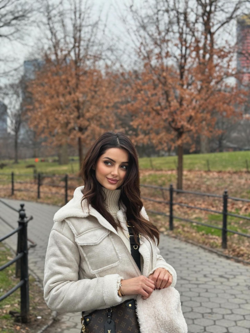 Mahlagha Jaberi Latest Instagram Photos, December 2025 23