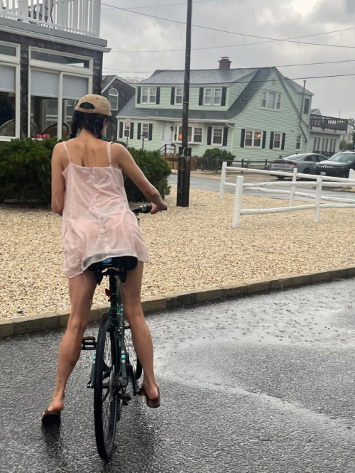 Margaret Qualley Shares Latest Instagram Pictures, December 2025 2