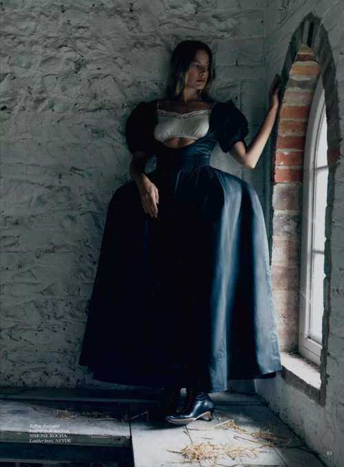 Margot Robbie Featured in British Vogue, January 2026 13