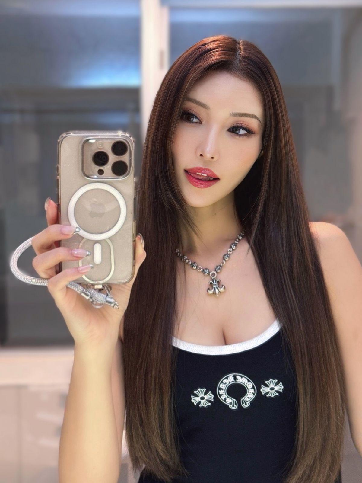 Mika Takeuchi Shares Instagram Photo Update, December 2025 1