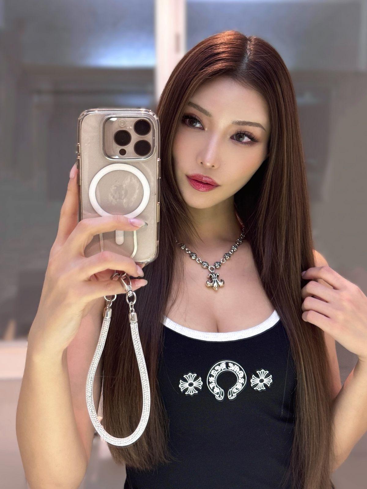 Mika Takeuchi Shares Instagram Photo Update, December 2025 2