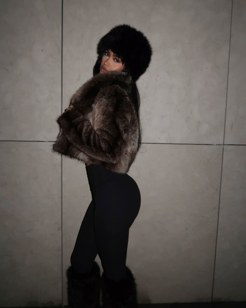 Naaz Torbati Shares Instagram Photos and Videos, December 2025 1