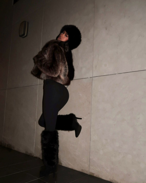 Naaz Torbati Shares Instagram Photos and Videos, December 2025 3