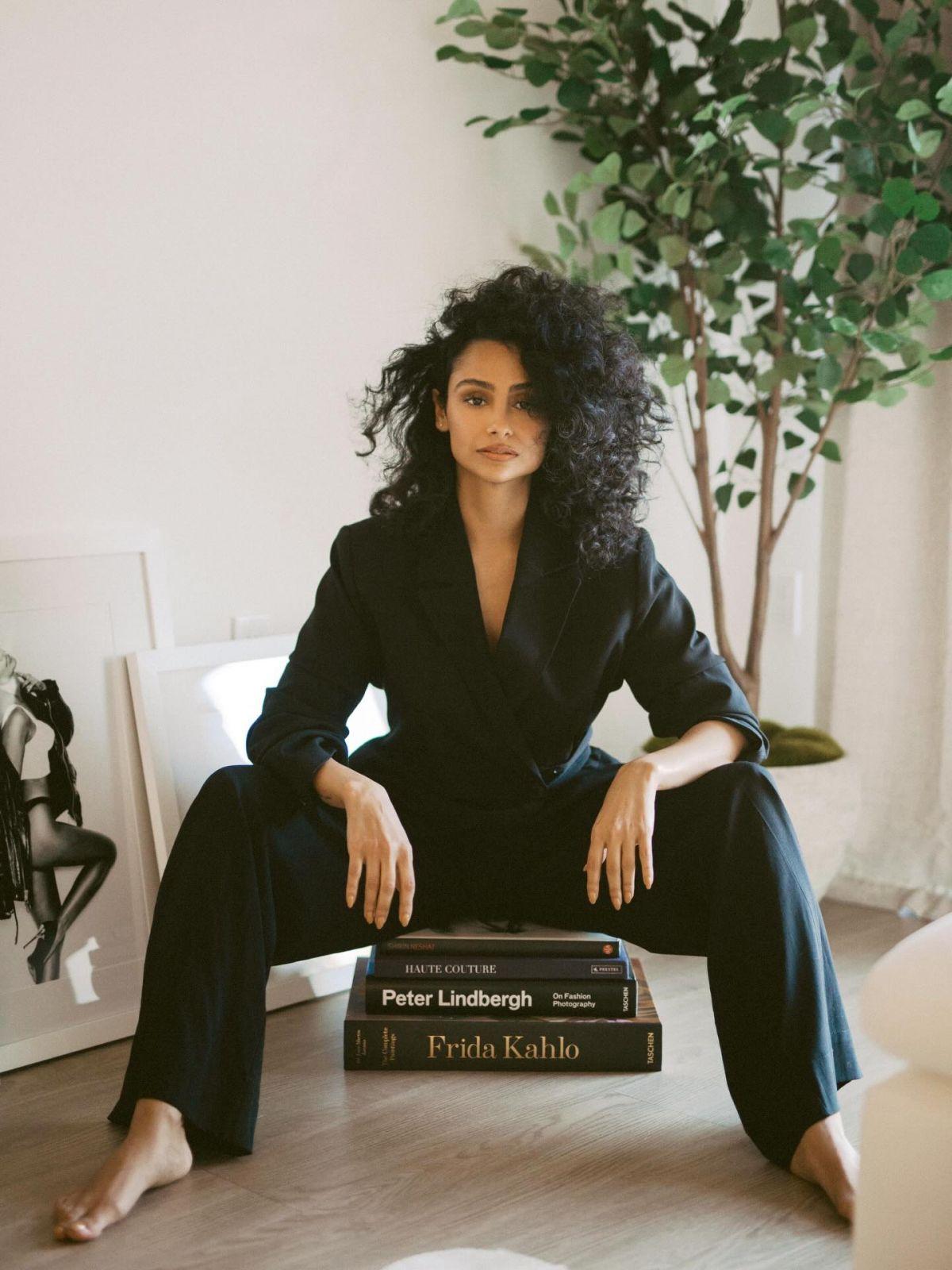 Nazanin Mandi Instagram Photos, December 2025 10