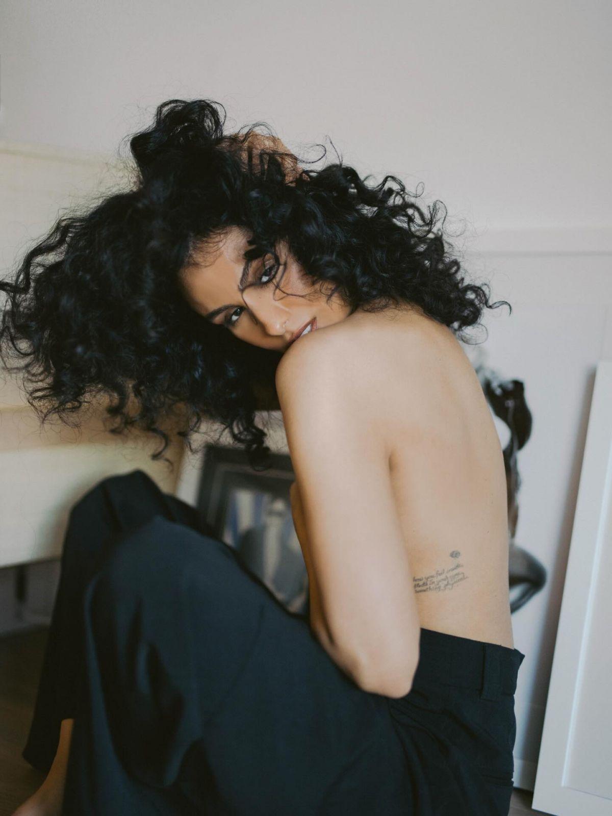 Nazanin Mandi Instagram Photos, December 2025 4