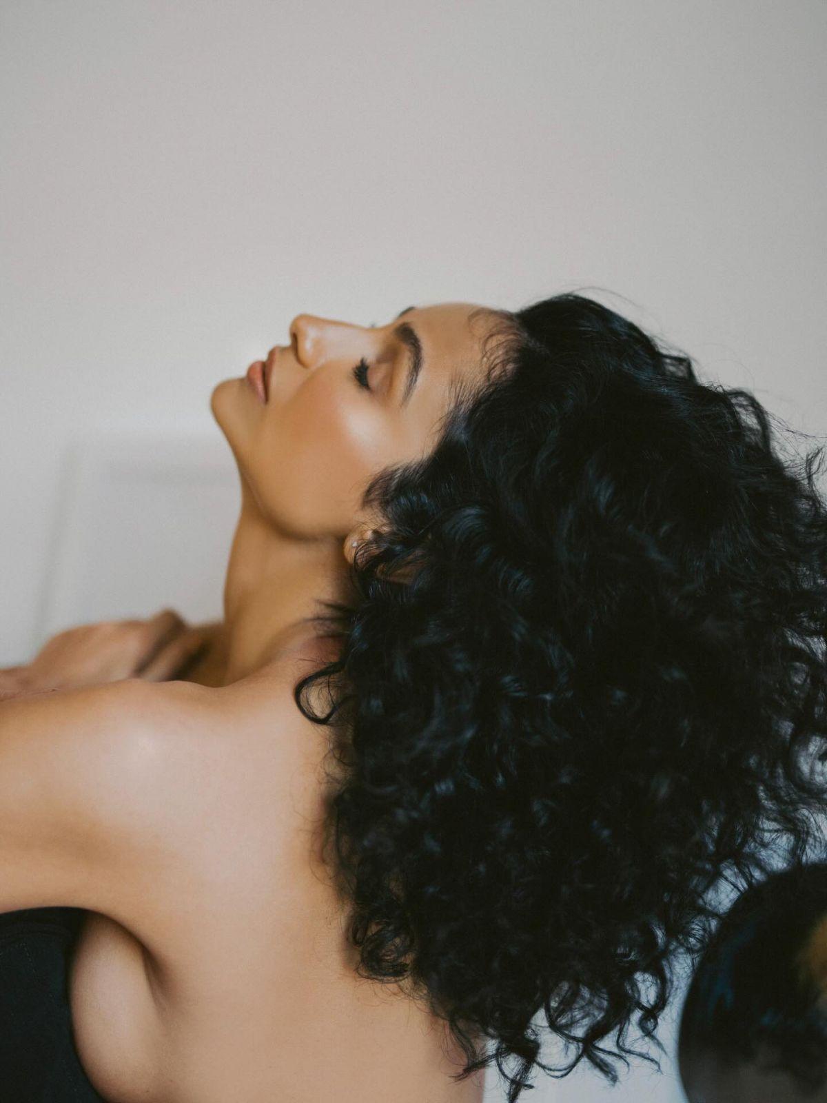 Nazanin Mandi Instagram Photos, December 2025 6