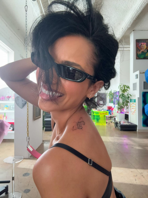 Nazanin Mandi Shares Instagram Fashion Update, December 2025 2