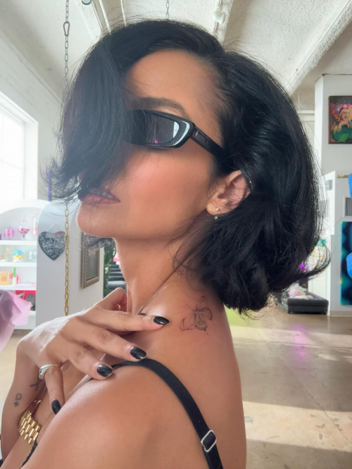 Nazanin Mandi Shares Instagram Fashion Update, December 2025 6