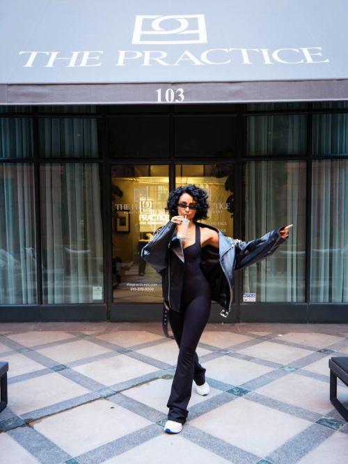 Nazanin Mandi Shares Instagram Photo Update, November 2025 2