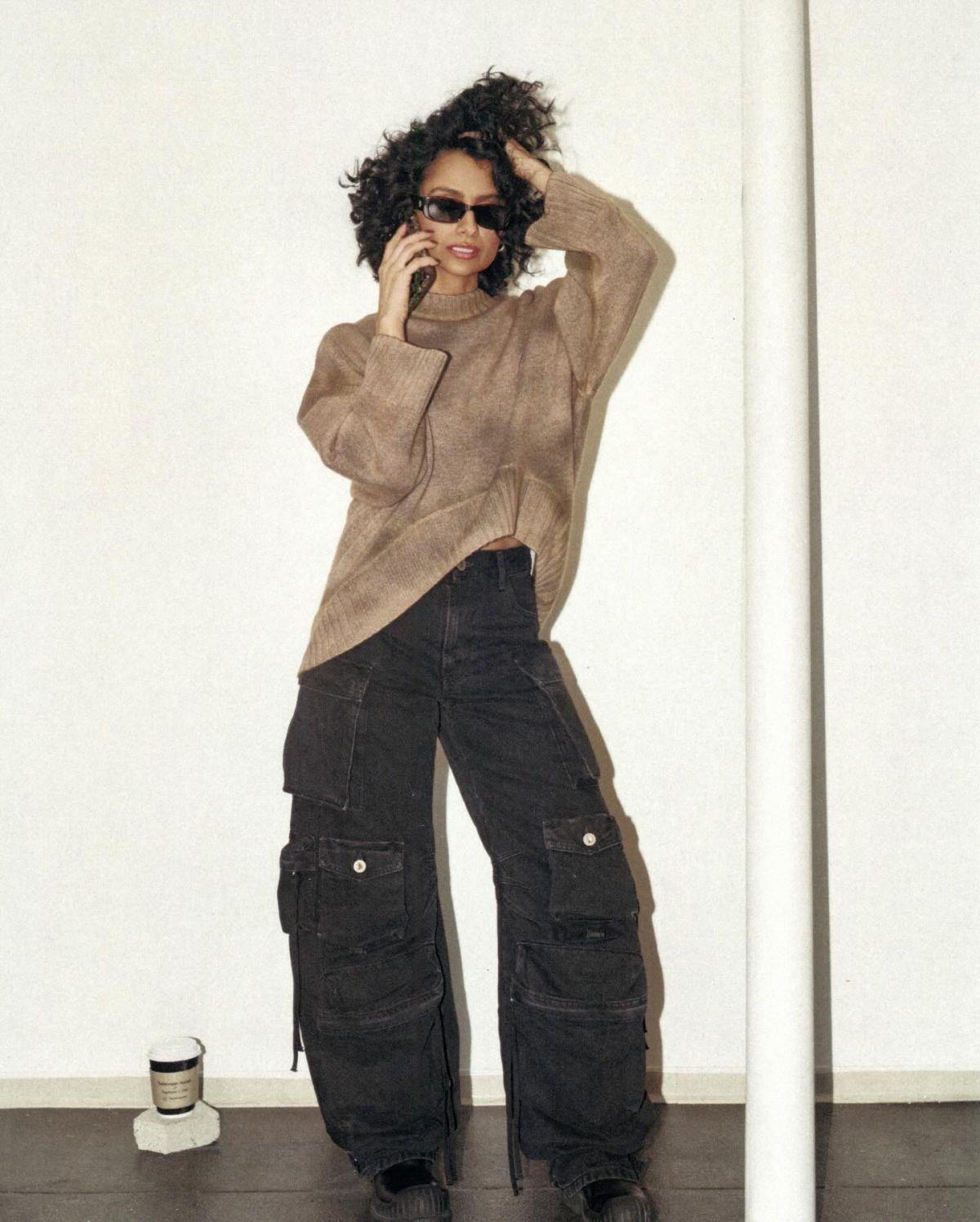 Nazanin Mandi Shares Latest Instagram Photos, December 2025 11