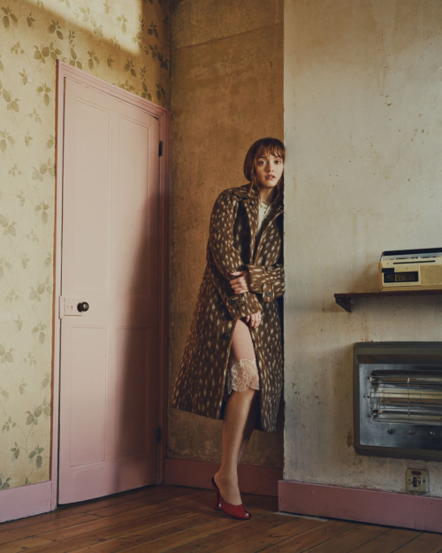 Olivia Cooke Featured in Sunday Times Style, December 2025 2