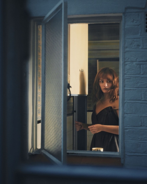 Olivia Cooke Featured in Sunday Times Style, December 2025 4