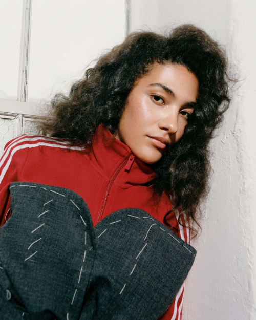 Olivia Dean Featured in Nylon Magazine, December 2025 3