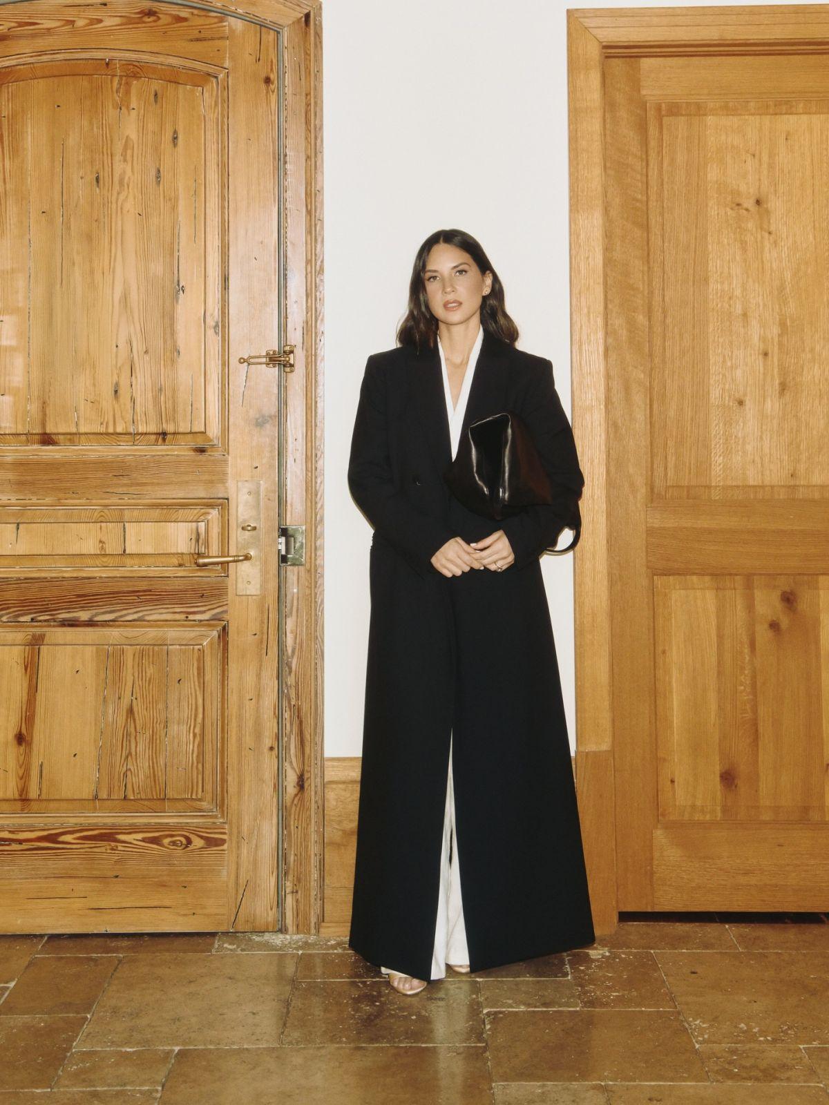 Olivia Munn Shares Instagram Photos and Video, December 2025 5