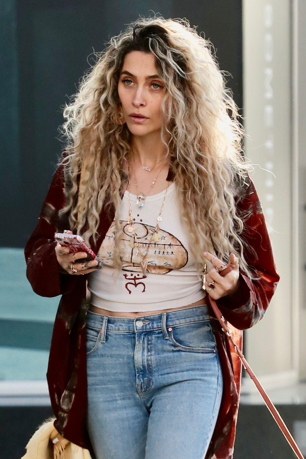 Paris Jackson Out Shopping with Dog in Los Angeles, December 2025 2