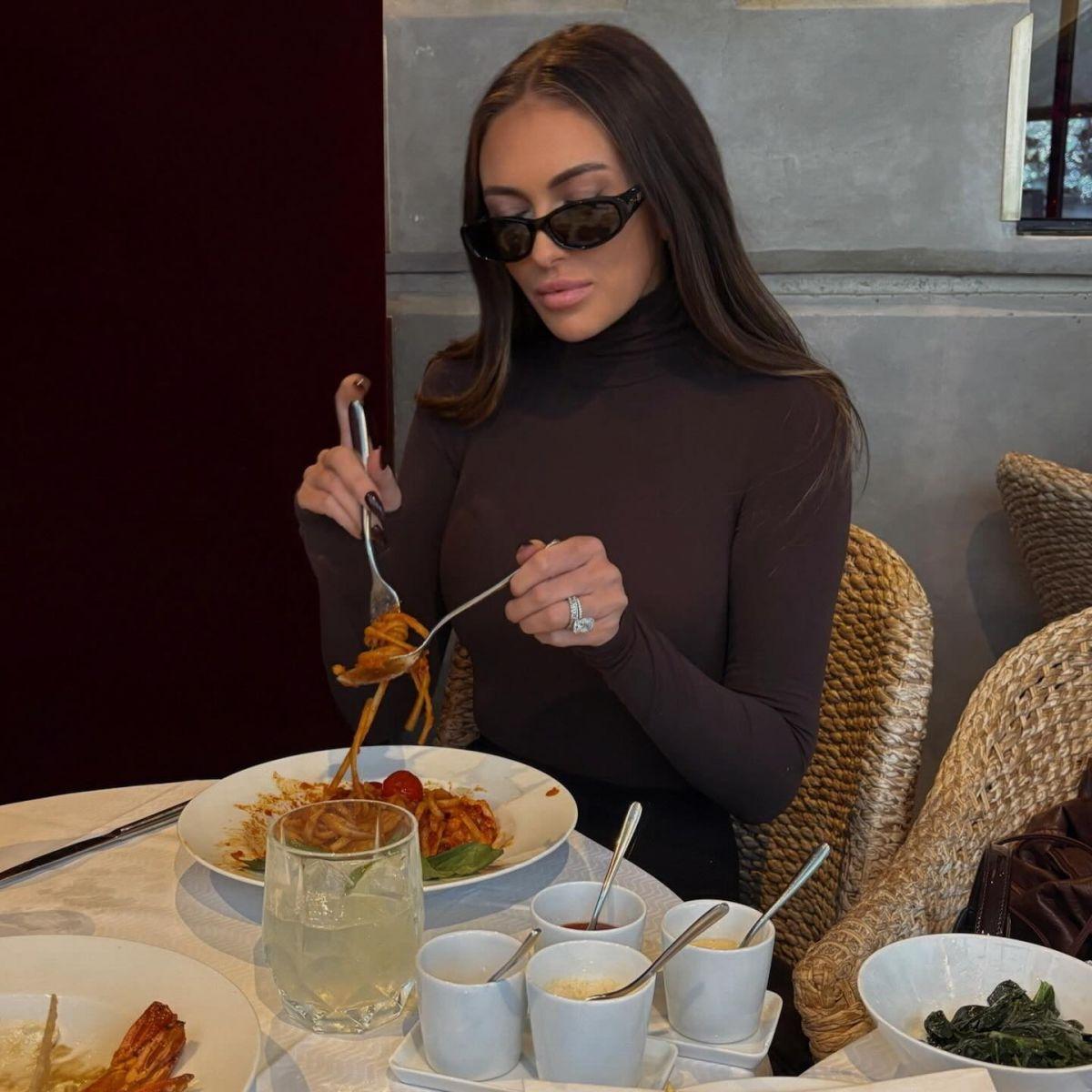 Paulina Gretzky Shows New Instagram Looks, December 2025 4