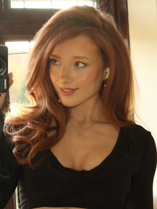 Phoebe Ginger Posts Latest Instagram Photos, November 2025 1