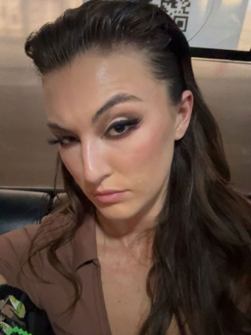 Rachel Pizzolato Shares New Instagram Photos, December 2025 23