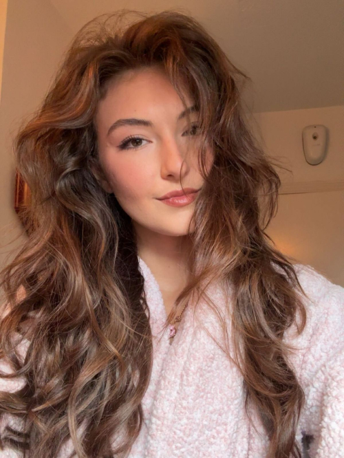 Rachel Pizzolato Shares New Instagram Photos, December 2025 34