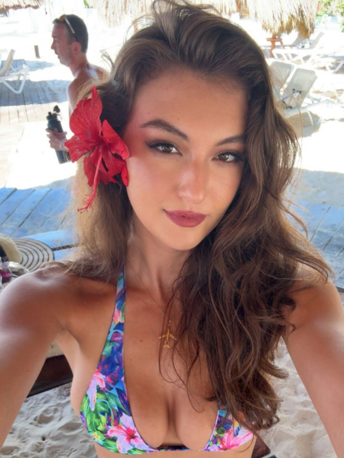 Rachel Pizzolato Shares New Instagram Photos, December 2025 36