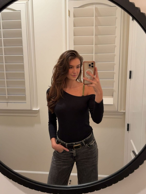 Rachel Pizzolato Shares New Instagram Photos, December 2025 37